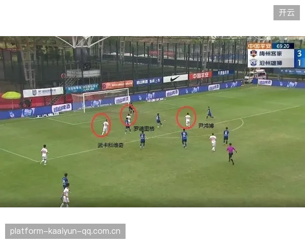 巴萨防线崩溃：两名后卫变成对手箭靶，豪门危机何时才能破解？